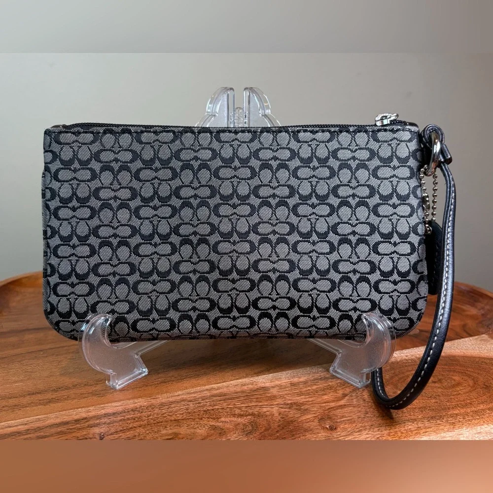 Vintage COACH Signature Soho Black and White Wristlet Clutch EUC
